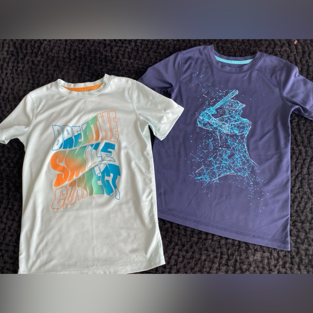 Set of 2 Boys jerseys, size 6-7